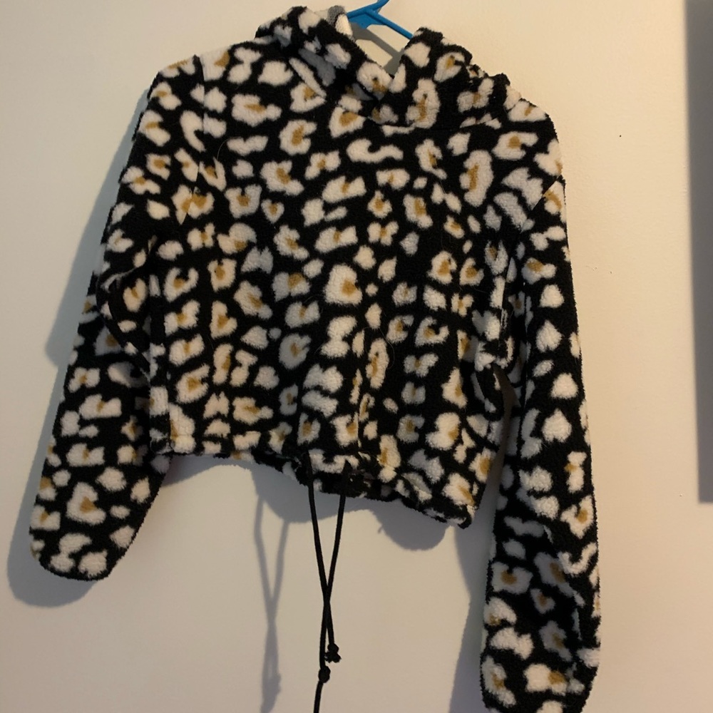 Fuzzy cropped sweater